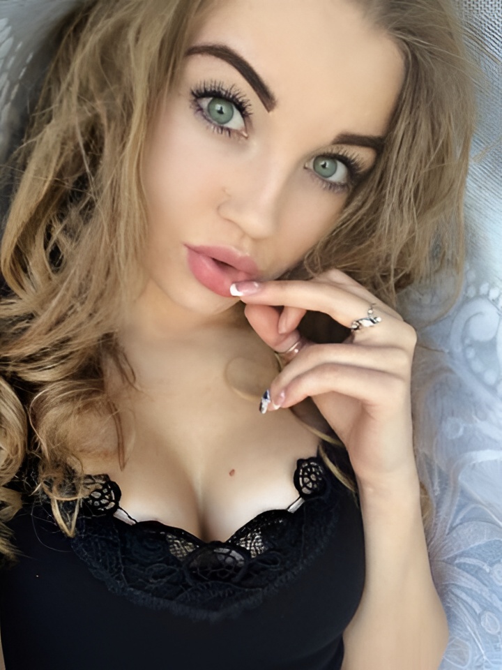 Элеонора привлекальеная девушка из Боровичей цена от 2000 руб