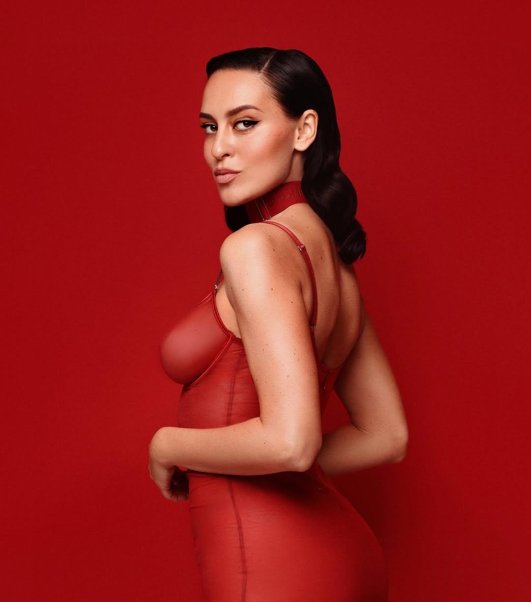 Дарина привлекальеная девушка из Боровичей цена от 8000 руб