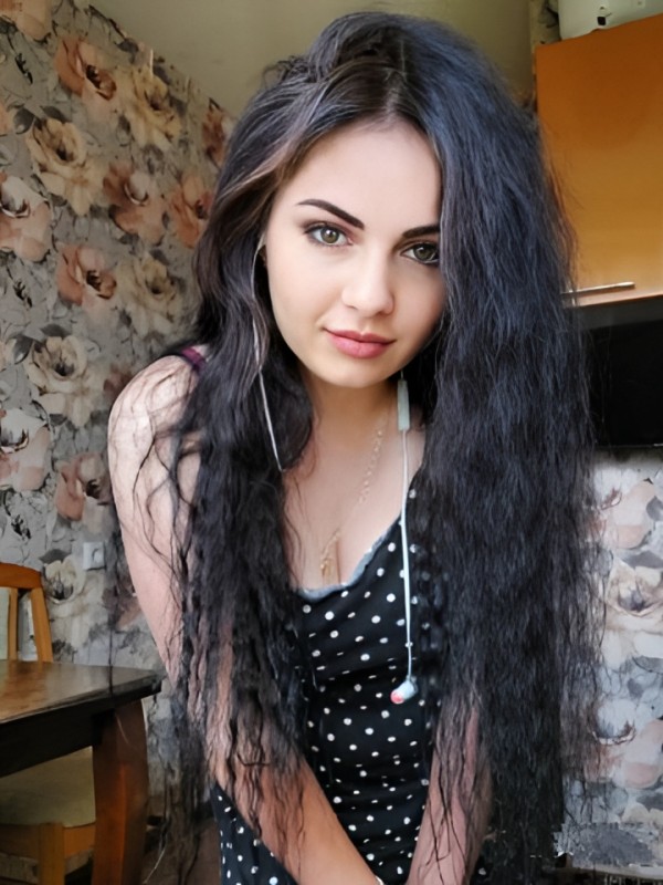 Агнесса привлекательная девушка из Боровичей цена от 10000 руб