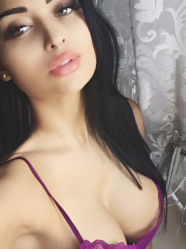 Евлалия привлекательная девушка из Боровичей цена от 3000 руб