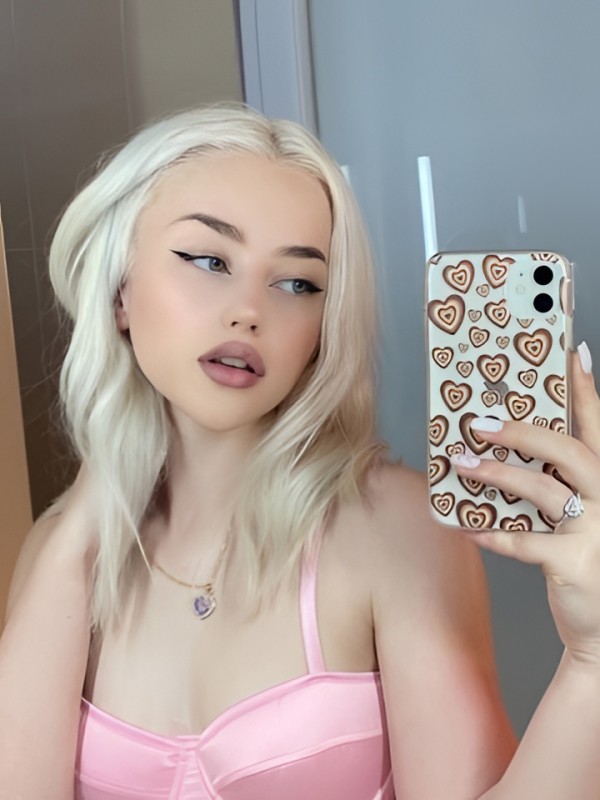 Нелли привлекательная девушка из Боровичей цена от 5000 руб