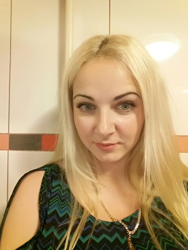 София привлекательная девушка из Боровичей цена от 3000 руб