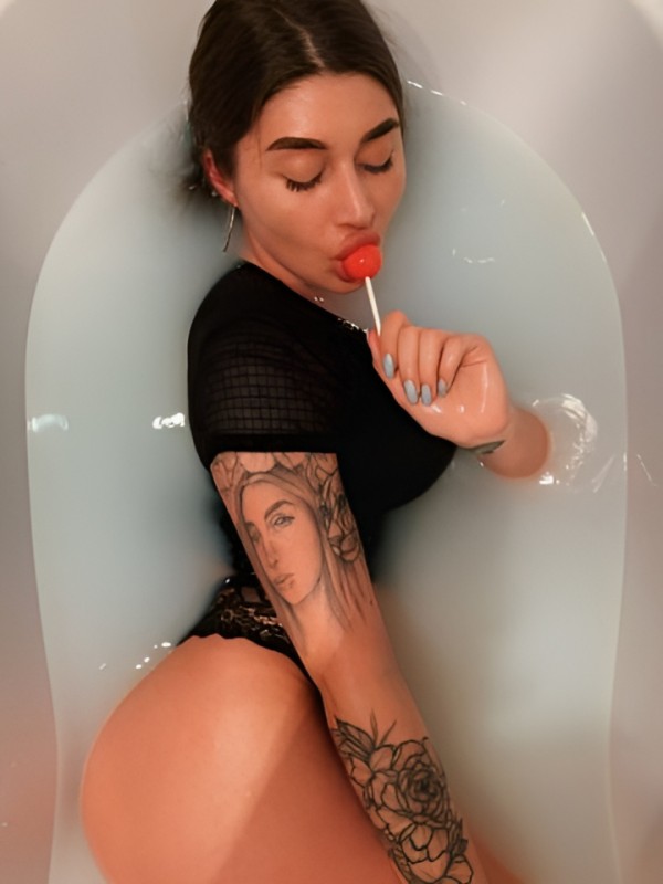 Зиглинда привлекательная девушка из Боровичей цена от 2500 руб