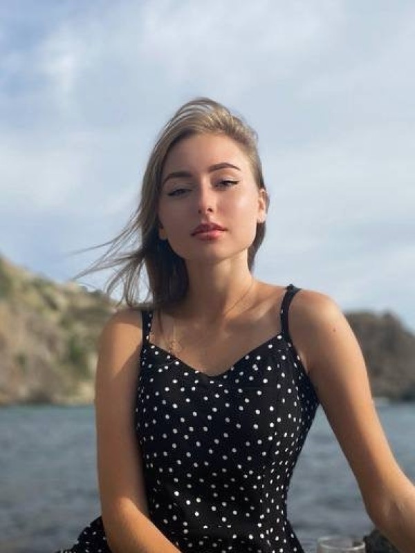 Людмила привлекательная девушка из Боровичей цена от 3000 руб