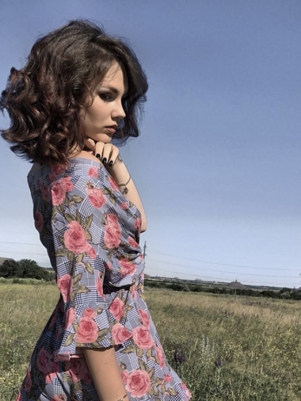 Надя привлекательная девушка из Боровичей цена от 4000 руб