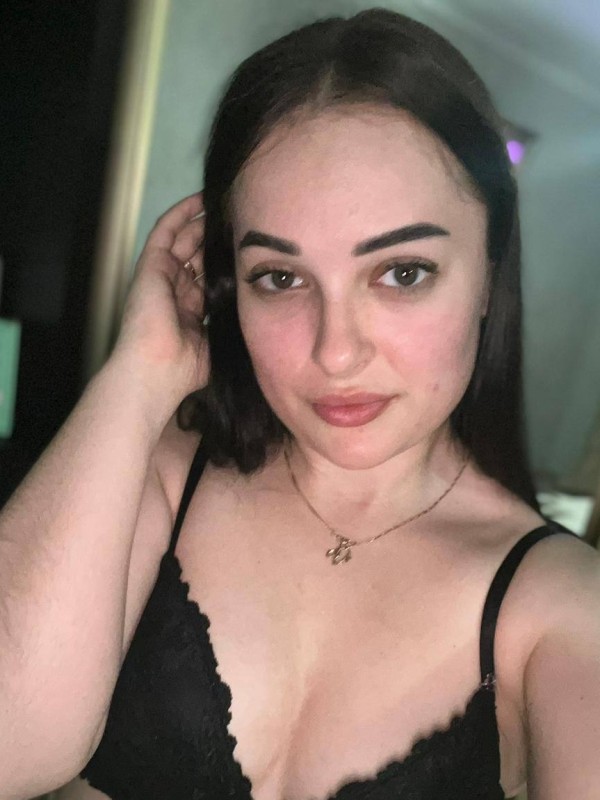 Инна привлекательная девушка из Боровичей цена от 3000 руб