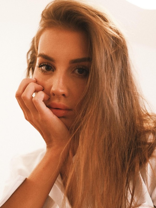 Ангелина привлекательная девушка из Боровичей цена от 4000 руб